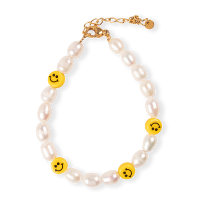 Happy bracelet - A fancy bracelet with a Funky twist. This is the perfect basic bracelet that lifts up your outfit. A perfect present to make someone happy.