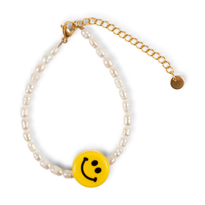 Bobbi bracelet - Being Funky while staying Fancy? This bracelet will do the job. The smiley gives your outfit a Funky twist. Wear this bracelet on it’s own to keep it simple, or stack it with others for more fun!