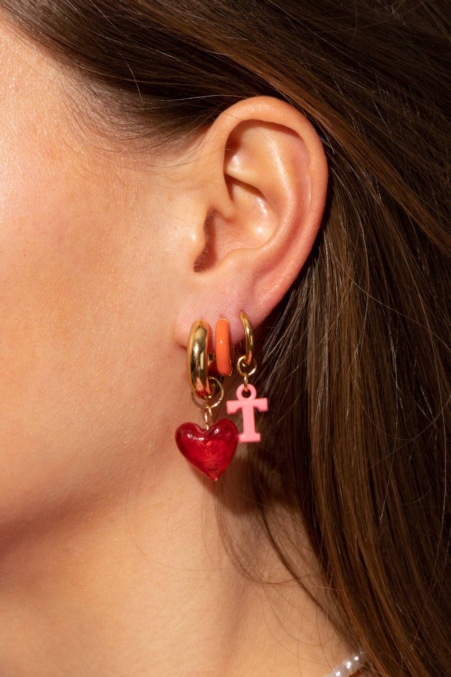 Chunky heart red - These Chunky earrings are real eye catchers. Wear it on it’s own or create your personal perfect ear party. More is more and less is bore.