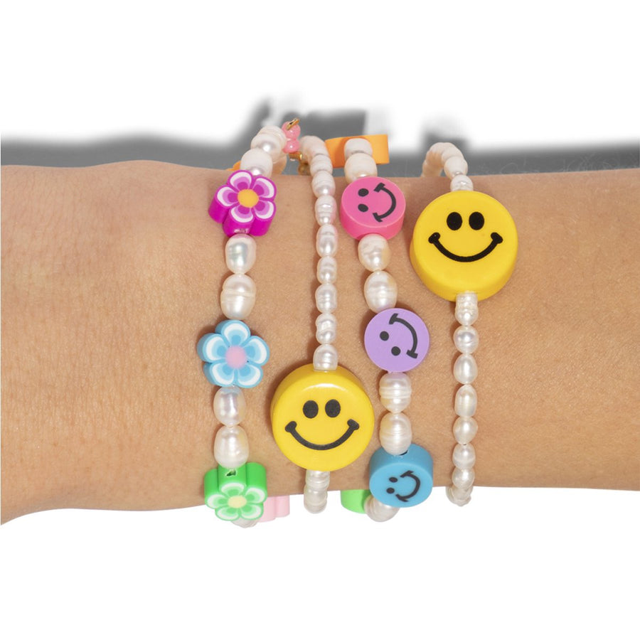 Bobbi bracelet - Being Funky while staying Fancy? This bracelet will do the job. The smiley gives your outfit a Funky twist. Wear this bracelet on it’s own to keep it simple, or stack it with others for more fun!